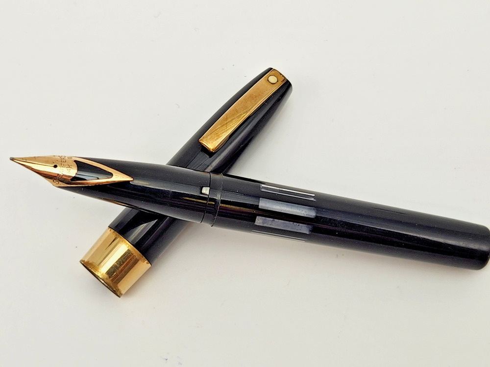 Vintage Sheaffer Imperial Fountain Pen Black & Gold Trim 14K Nib USA